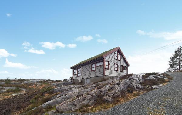 Nella foto è visibile l'oggetto Lovely Home In Masfjordnes With Sauna situato nella città di Eikemo.
