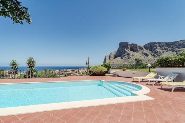 På billedet ses objektet Pool & Panoramic Villa - 9 mins city center beliggende i byen Palermo.