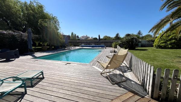 A la foto es mostra l'objecte Maison atypique familiale situat a la ciutat de Étaules.