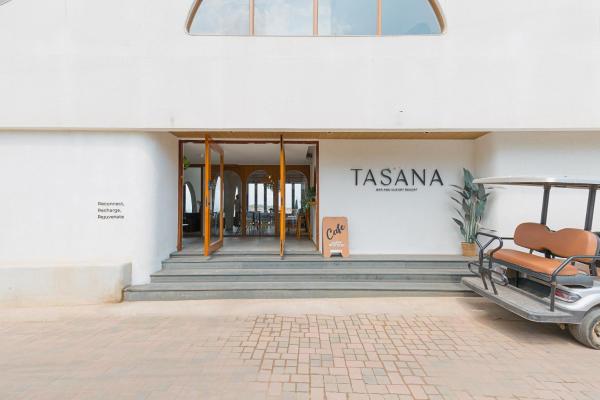 Auf dem Foto ist das Objekt Tasana bar and luxury resort in der Stadt Koh Larn zu sehen.