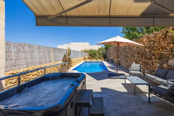 På billedet ses objektet Si-Ku Holiday Home with Private Pool and Hot Tub beliggende i byen Xagħra.