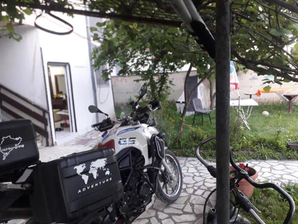A la foto es mostra l'objecte Apartment with big yard and garden situat a la ciutat de Struga.