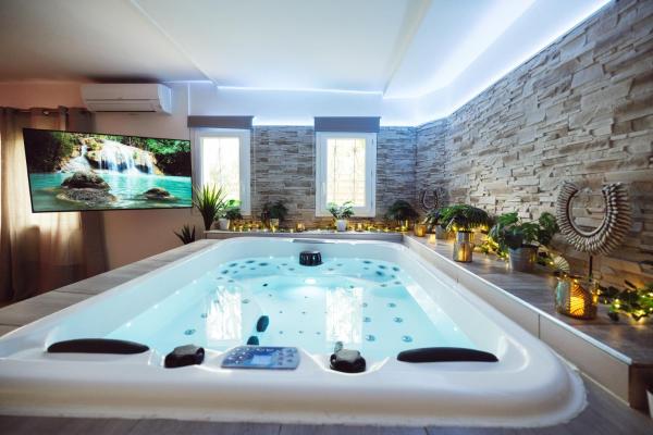 På billedet ses objektet Suite and Spa la Perla Bianca beliggende i byen Grabels.