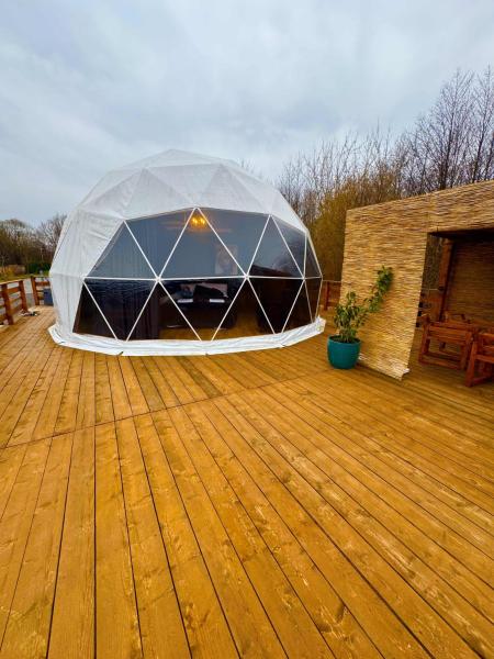 На фото показан объект Glamping LA BELLA Suntago, расположенный в городе Aleksandria.