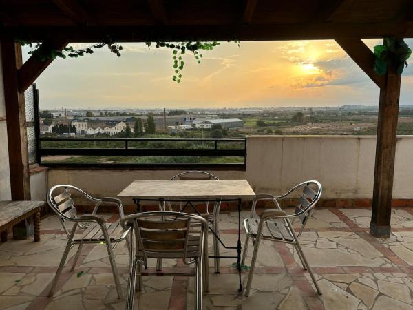 A la foto es mostra l'objecte Atico con vistas al atardecer admitanse mascotas situat a la ciutat de Masamagrell.