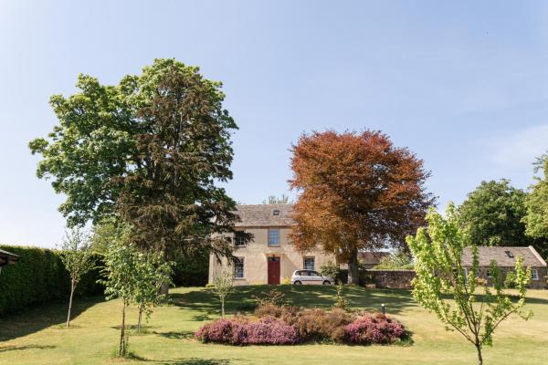 Na fotografii je vidět objekt The Old Manse Oyne nacházející se ve městě Colpy.
