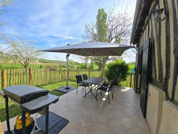 Nella foto è visibile l'oggetto Gîte Authentique Calme avec Piscine et Jardin Privé - FR-1-616-474 situato nella città di Clottes.