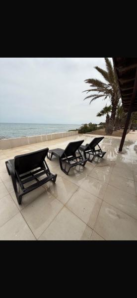 A la foto es mostra l'objecte Sun Retreat Meneou situat a la ciutat de Dhromolaxia.
