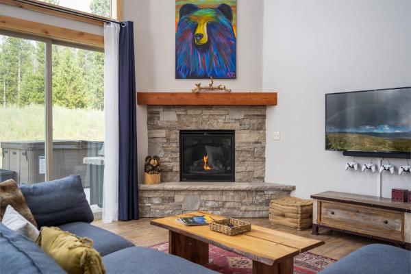 A la foto es mostra l'objecte Blue Bear Chalet private hot tub situat a la ciutat de Fraser.