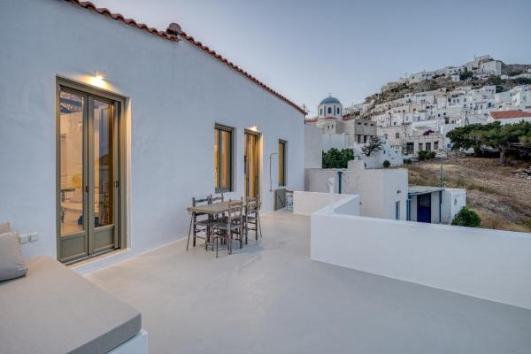 Auf dem Foto ist das Objekt My Secret Mojo 2 in der Stadt Serifos Chora zu sehen.