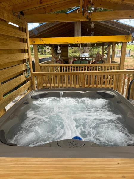 Na zdjęciu widoczny jest obiekt House with a jacuzzi and solar panels położony w mieście Pole Ojea.