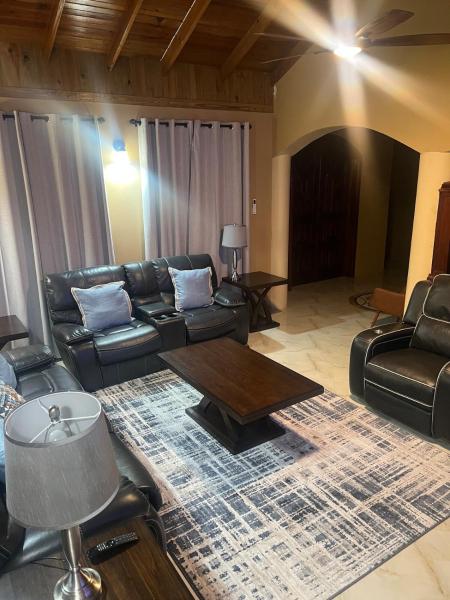 照片显示了位于Jones Pen市的Paradise home at Negril 3 bedroom 2 bathrooms物件。