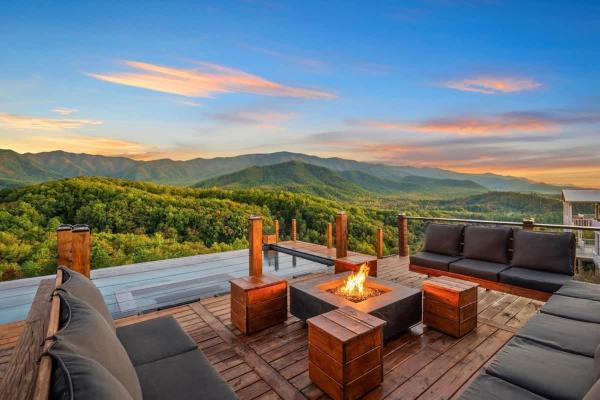 På billedet ses objektet Mt Sunshine - Infinity Pool Sleeps 22 12 Beds beliggende i byen Cosby.