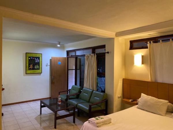 写真にはBerpodak市にあるLestari Hotel & Restoが写っています。