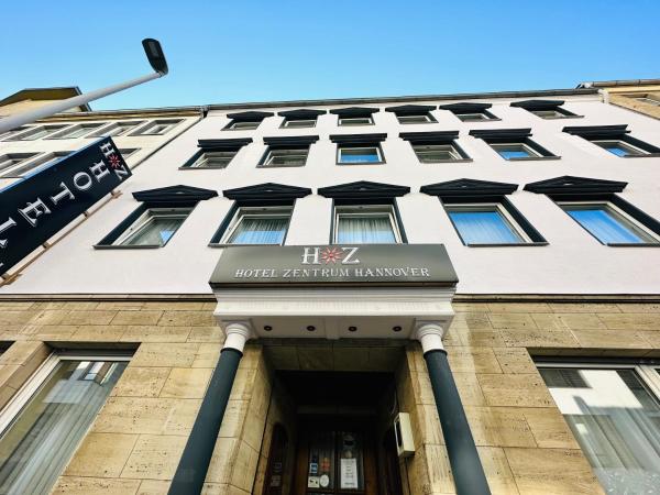 Na zdjęciu widoczny jest obiekt Hotel Zentrum położony w mieście Hanower.