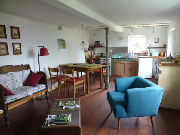 På billedet ses objektet Upcycling Ferienhaus beliggende i byen Berg.