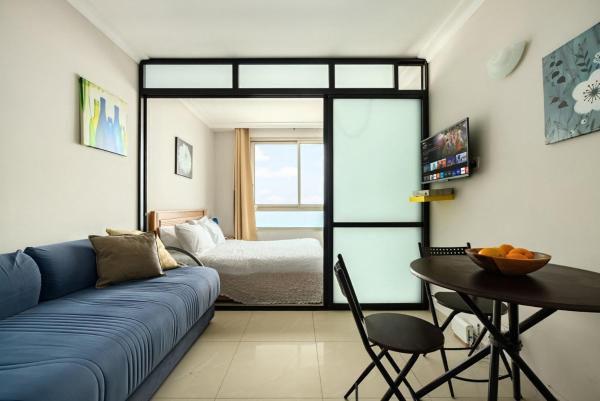 A la foto es mostra l'objecte Carmel Beach Sea View Studio by Sea N Rent situat a la ciutat de Haifa.