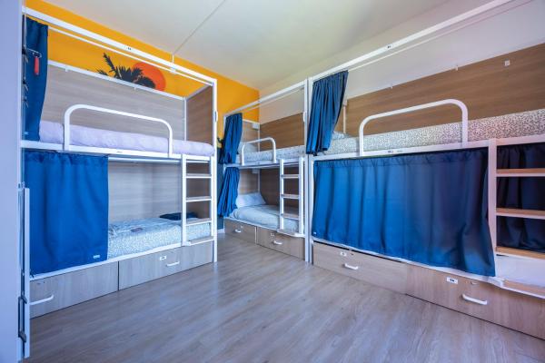 På bildet vises objektet The Macarena Beach Hostel som ligger i byen Lagos.