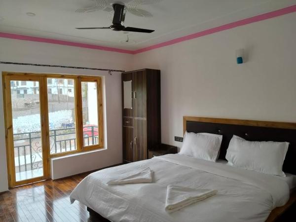 A la foto es mostra l'objecte Two Flower Guest House situat a la ciutat de Leh.