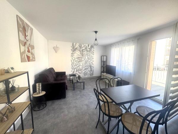 照片显示了位于Belfort市的Grand appartement centre-ville物件。