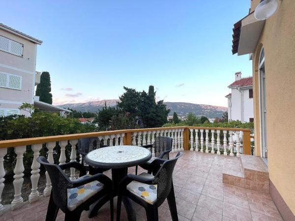 På billedet ses objektet Appartement in Baška mit Eigener Terrasse - b59627 beliggende i byen Baška.