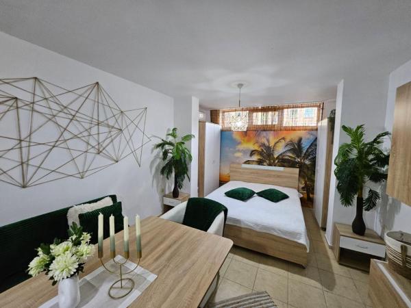 照片显示了位于Ravda市的Tropical Chic for Two, Basement Studio Escape by Flat Mаnager物件。