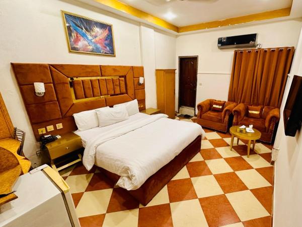Na fotografii je vidět objekt Fiesta Inn Hotel & Resorts Multan nacházející se ve městě Multan.