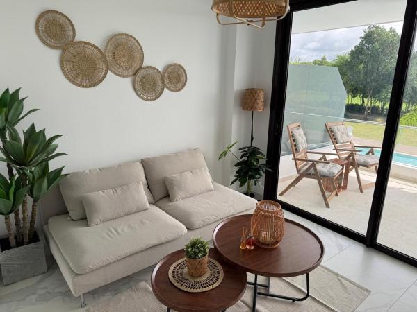 A la foto es mostra l'objecte Canarock Beach Club situat a la ciutat de Punta Cana.