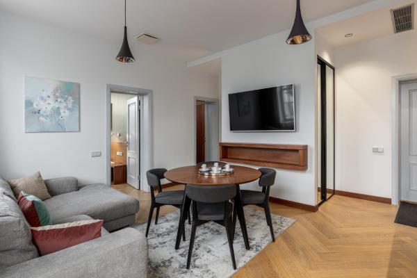 Na zdjęciu widoczny jest obiekt Roze Brīvzemnieka Apartments położony w mieście Lipawa.