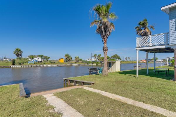 A la foto es mostra l'objecte Waterfront Texas Abode with Boat Ramp, Pets Welcome situat a la ciutat de Sargent.