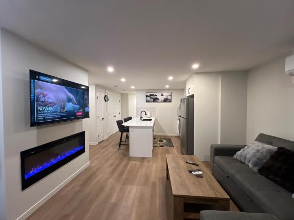 A la foto es mostra l'objecte Cozy 2 bedrooms Suite Near Calgary Airport Sleeps 6 situat a la ciutat de Calgary.