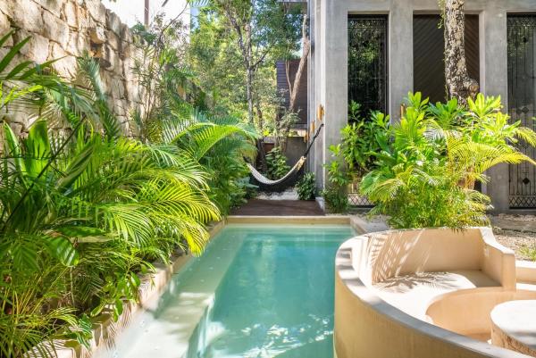Na zdjęciu widoczny jest obiekt Mayan Luxury Temple with Pool, Firepit and Concierge Services położony w mieście Tulum.