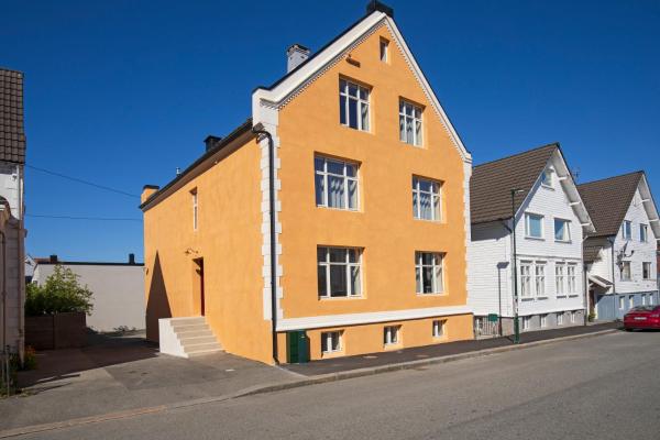 The photo shows the Central Guest House - Bedroom with Private Bathroom located in the city of Stavanger.