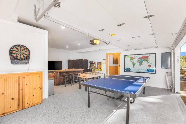 A la foto es mostra l'objecte River Retreat w/hot tub, beach, game room situat a la ciutat de Packwood.
