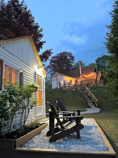 Kuvassa näkyy kohde Tiny Treasure on the river, joka sijaitsee kaupungissa Forest.