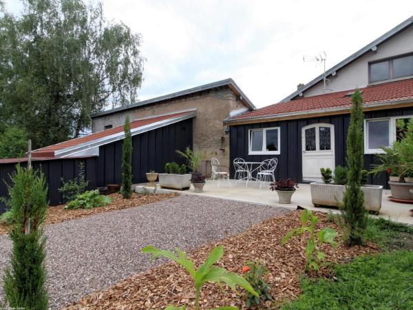På bilden syns objektet Charmant Studio avec Jardin et Terrasses, Environnement Calme et Historique - FR-1-583-383 som ligger i staden Conflans.