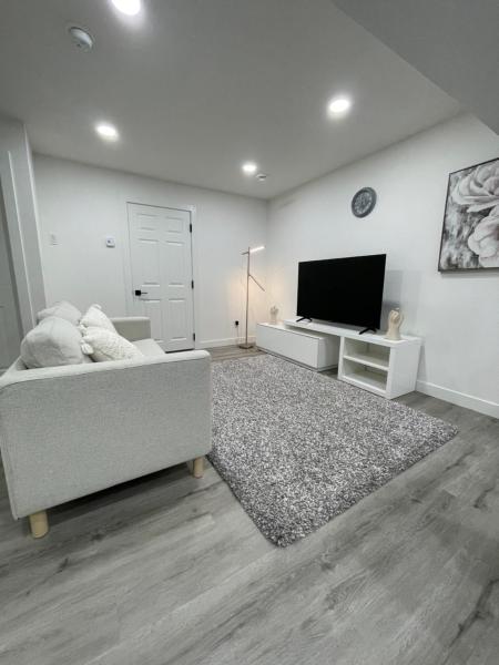 A la foto es mostra l'objecte Comfy 2 Bedroom Suite Getaway situat a la ciutat de Edmonton.