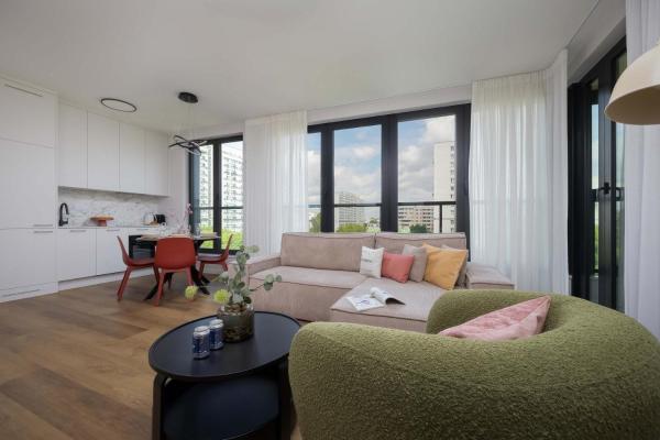 Grzybowska Sophisticated Apartments with Balcony & Parking in the Center of Warsaw by Renters Prestige, Warsaw