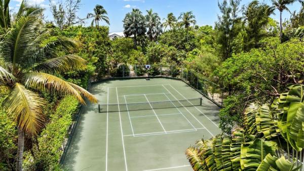 A la foto es mostra l'objecte Pease Bay House situat a la ciutat de Breakers.