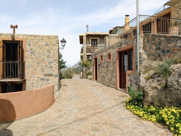 A la foto es mostra l'objecte Monastiraki Village situat a la ciutat de Pachia Ammos.