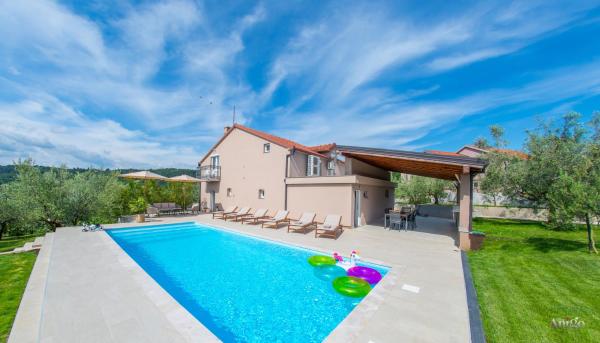 På bildet vises objektet Holiday Home The Olive Escape som ligger i byen Stolac.
