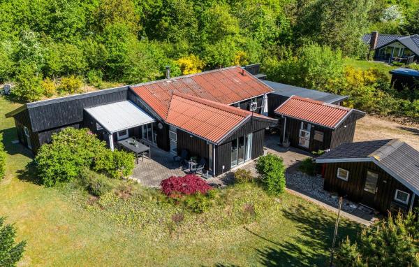 Na zdjęciu widoczny jest obiekt 4 Bedroom Beautiful Home In Skjern położony w mieście Halby.