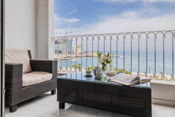 A la foto es mostra l'objecte Bright 3BR with Sea Views in Central Sliema situat a la ciutat de Sliema.