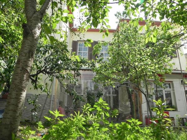 A la foto es mostra l'objecte Lotus Garden Hostel Izmir situat a la ciutat de Esmirna.