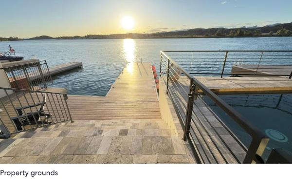 照片显示了位于Parker市的BEST Riverfront Parker Home物件。