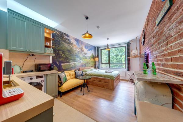 Na foto é possível ver o objeto Into the Woods - Charming Studio by Flat Manager localizado na cidade de Levochevo.