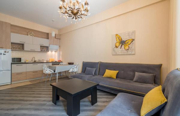 A la foto es mostra l'objecte Luxury House situat a la ciutat de Okrokana.
