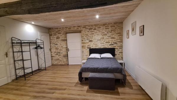 Nella foto è visibile l'oggetto Gite 12 personnes avec étang et piscine situato nella città di Fougeré.