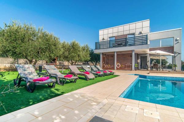 Na fotografii je vidět objekt Villa Tammy by Villa Plus nacházející se ve městě Vodnjan.