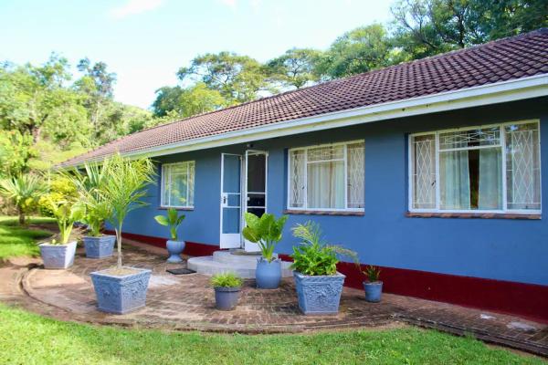 照片显示了位于Odzi市的2 bedroomed house with a lovely garden - 2177物件。